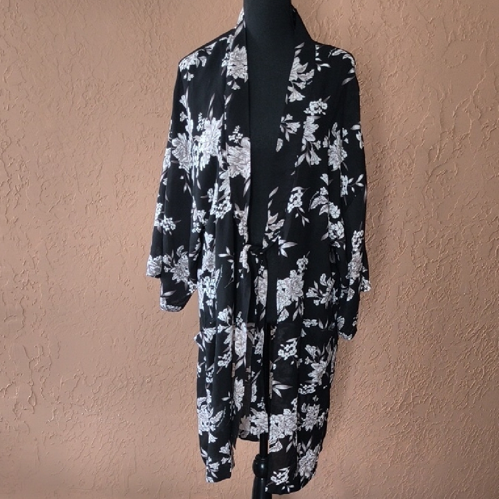 Spiritual Gangster Black and White Floral Kimono Robe OS